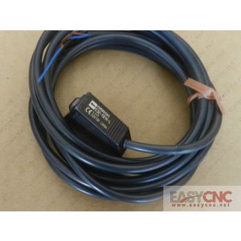 E3Z-T81K-L Omron compact photoelectric sensor with built-in amplifier new